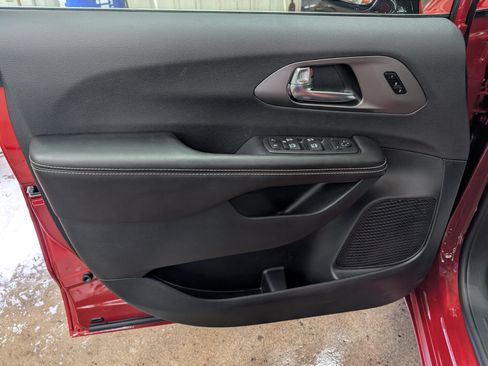 New 2027 Chrysler Pacifica Select AWD/4WD image 14