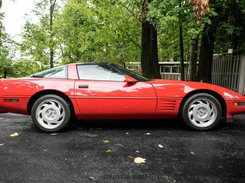 Used 1991 Chevrolet Corvette Coupe RWD image 9