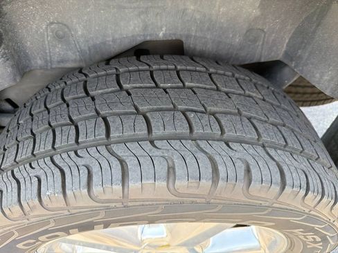 Used 2011 Chevrolet Tahoe LT AWD/4WD image 11