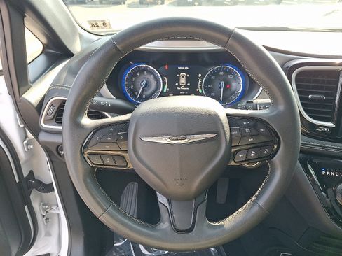 Certified 2023 Chrysler Pacifica Touring-L w/ S Appearance Package AWD/4WD image 20