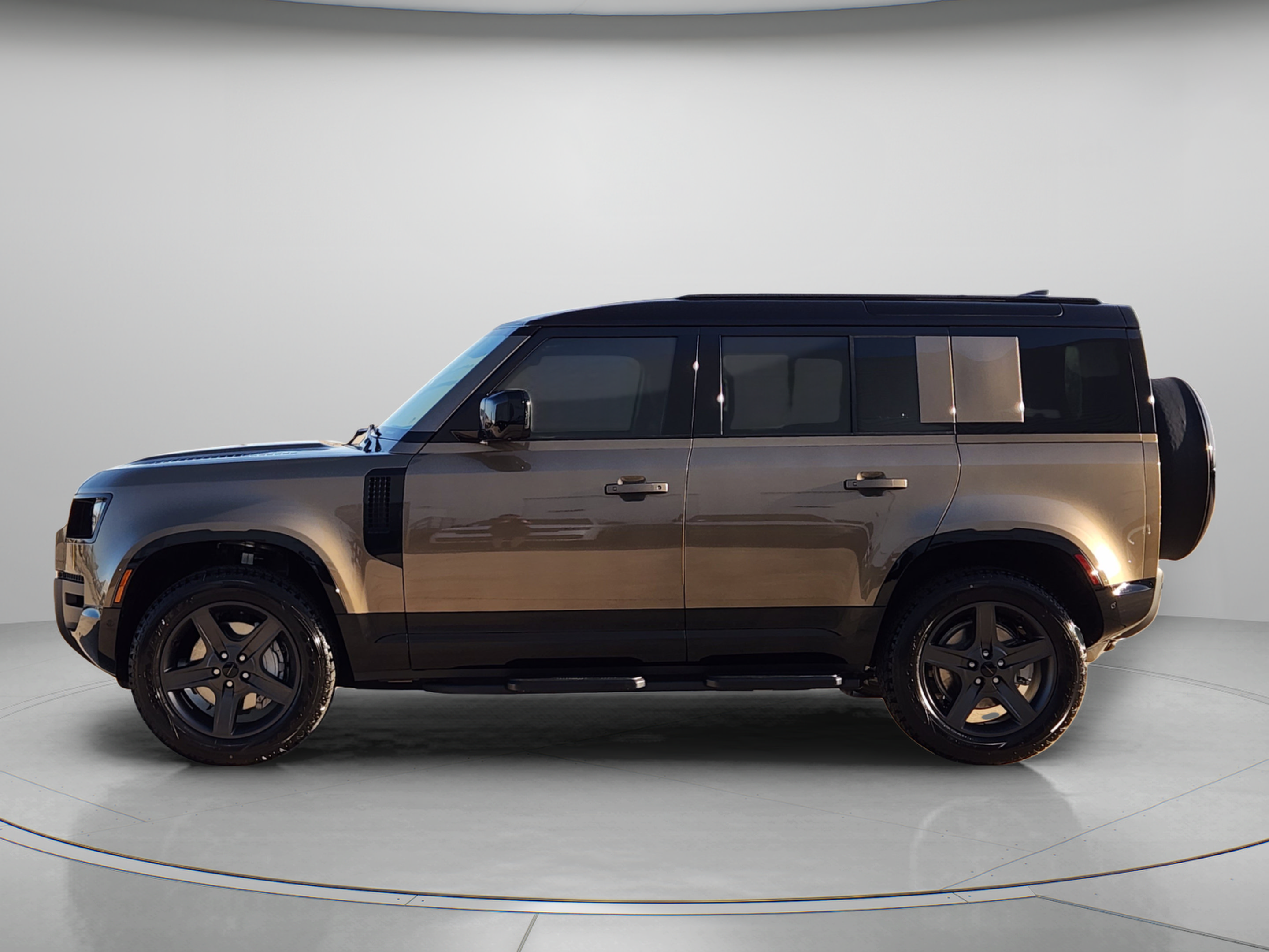 Used 2026 Land Rover Defender 110 X-Dynamic SE AWD/4WD image 2