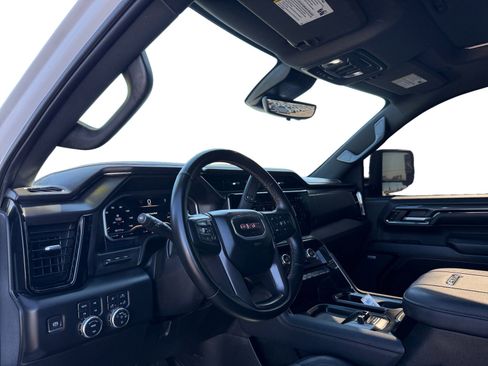 Used 2024 GMC Sierra 2500 AT4 w/ AT4 Premium Plus Package image 9