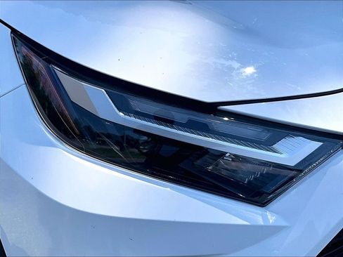 Used 2025 Toyota RAV4 XLE AWD/4WD image 33
