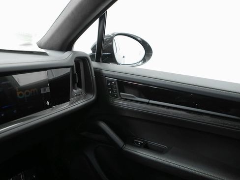 New 2025 Porsche Cayenne GTS image 32