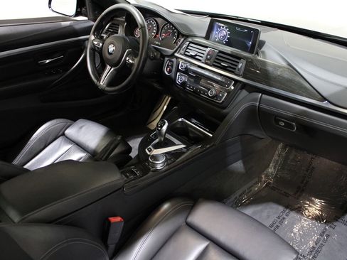 Used 2015 BMW M4 Convertible image 19