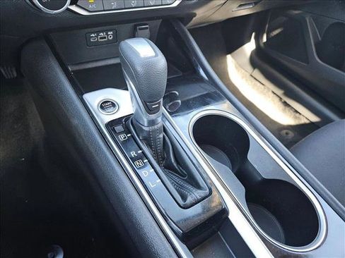 Used 2024 Nissan Altima 2.5 SV FWD image 12
