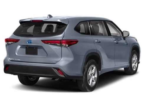 Used 2021 Toyota Highlander XLE FWD image 2