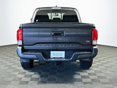 Used 2017 Toyota Tacoma TRD Sport w/ Tow Package (A/T) AWD/4WD image 8