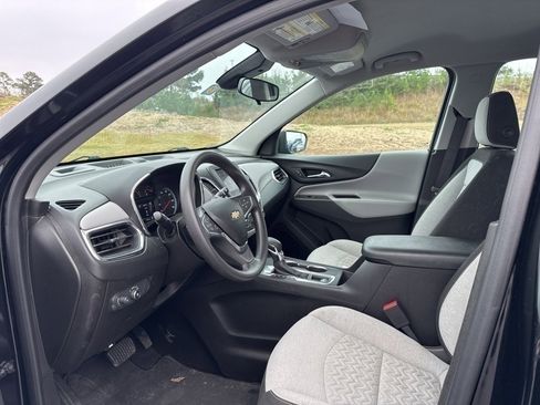 Used 2022 Chevrolet Equinox LS image 8