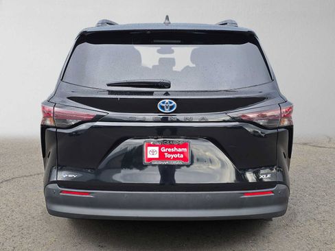 Used 2025 Toyota Sienna XLE FWD image 4
