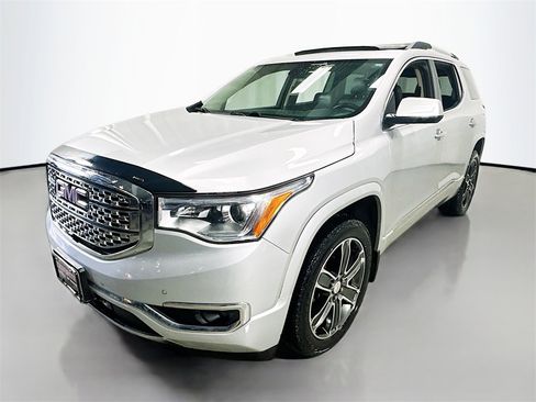 Used 2017 GMC Acadia Denali w/ Technology Package image 2