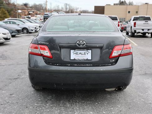 Used 2010 Toyota Camry LE image 6
