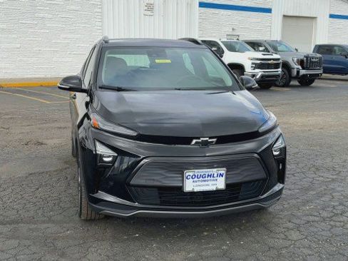 Certified 2022 Chevrolet Bolt EUV LT w/ Convenience Package image 3
