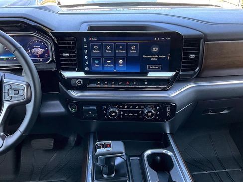 Used 2024 Chevrolet Silverado 1500 High Country w/ High Country Premium Package AWD/4WD image 7
