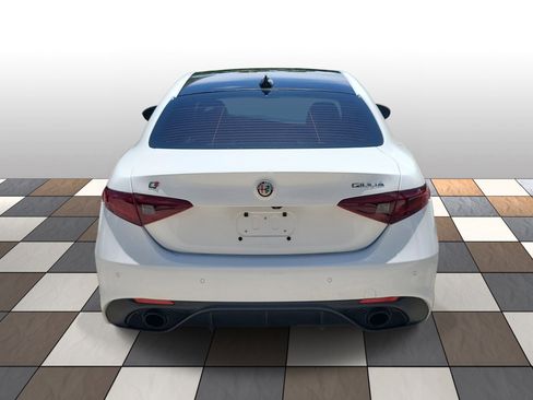 Used 2023 Alfa Romeo Giulia Veloce RWD image 5