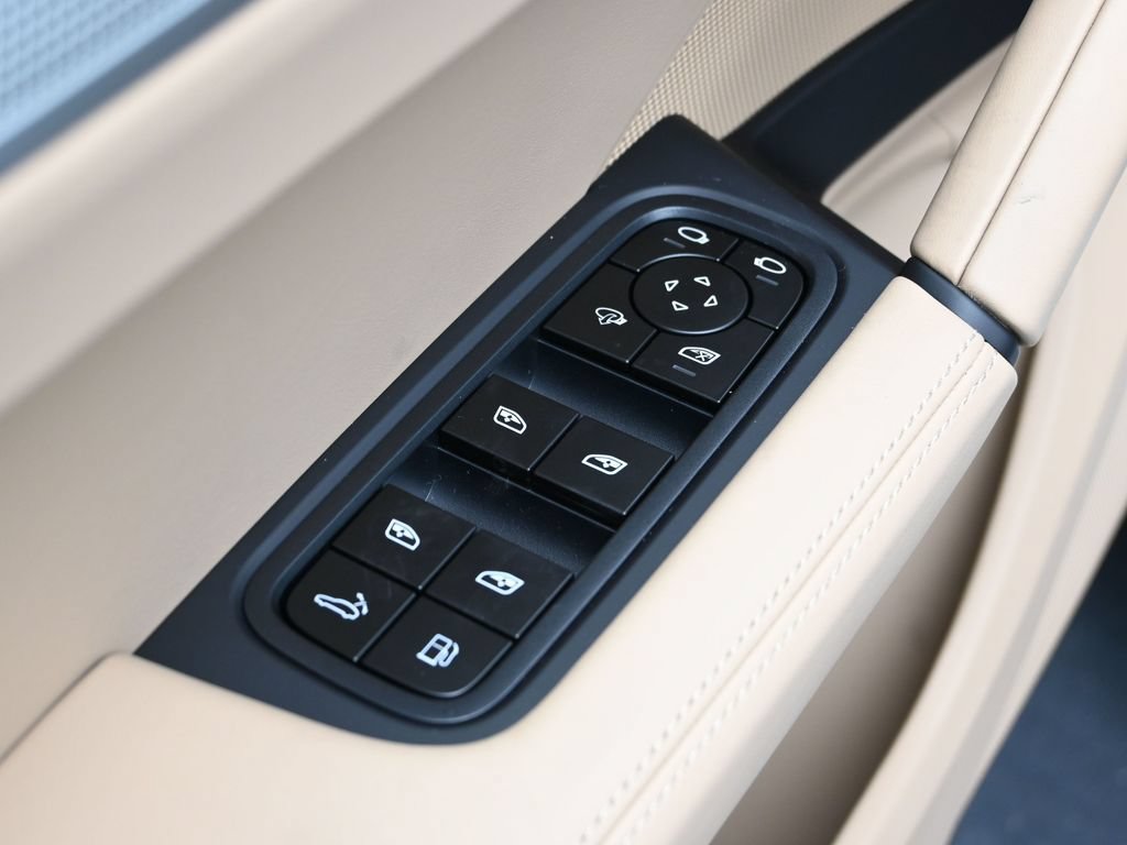 Certified 2025 Porsche Cayenne E-Hybrid AWD/4WD image 9