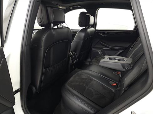 Used 2018 Porsche Macan image 30