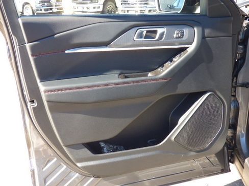 New 2026 Ford Explorer ST-Line w/ ST-Line Street Pack image 24