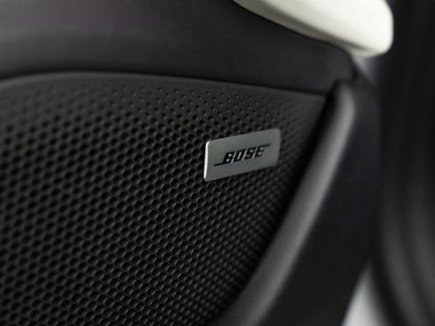 Used 2021 Porsche Taycan 4S w/ Premium Package image 34