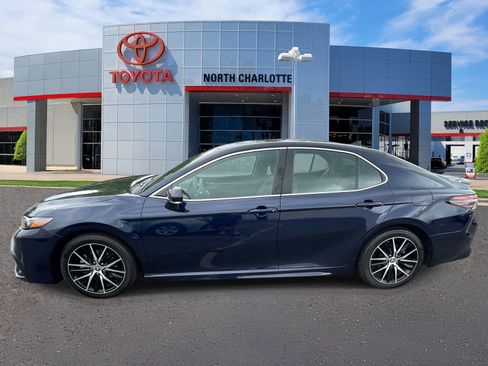 Used 2022 Toyota Camry SE w/ Convenience Package FWD image 5