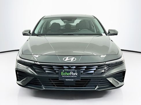 Used 2024 Hyundai Elantra Limited FWD image 2