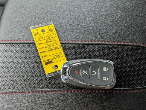 Used 2023 Chevrolet Traverse RS image 36