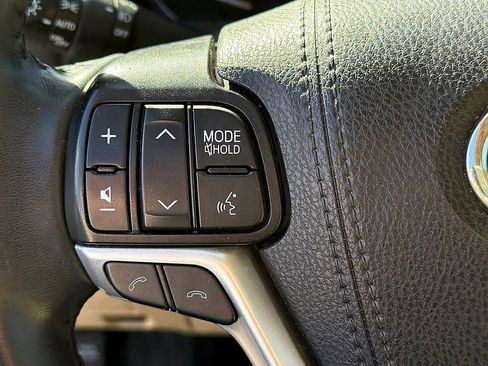 Used 2019 Toyota Highlander XLE image 16