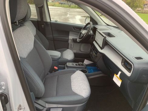 New 2025 Ford Maverick XLT w/ XLT Luxury Package FWD image 30