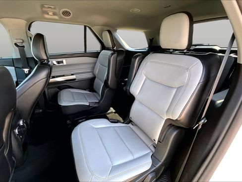 Used 2021 Ford Explorer XLT w/ Equipment Group 202A AWD/4WD image 20