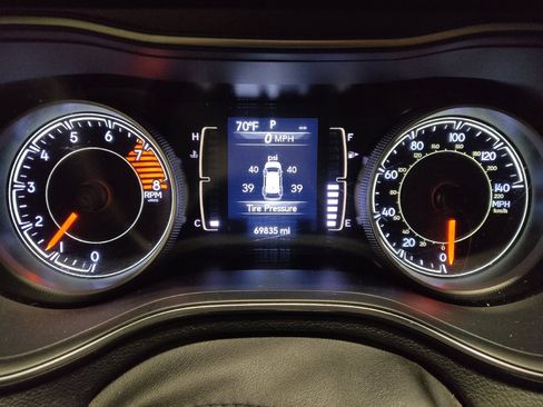 Used 2019 Jeep Cherokee Latitude w/ Cold Weather Group AWD/4WD image 23