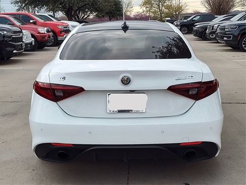 Used 2023 Alfa Romeo Giulia Veloce image 5