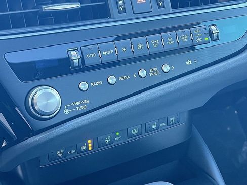 New 2025 Lexus ES 350 Ultra Luxury image 15