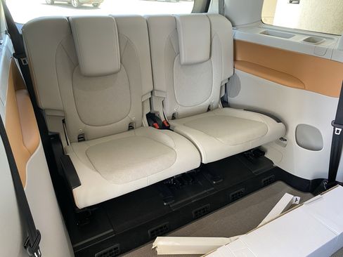 Used 2025 Volkswagen ID. Buzz 1st Edition image 35