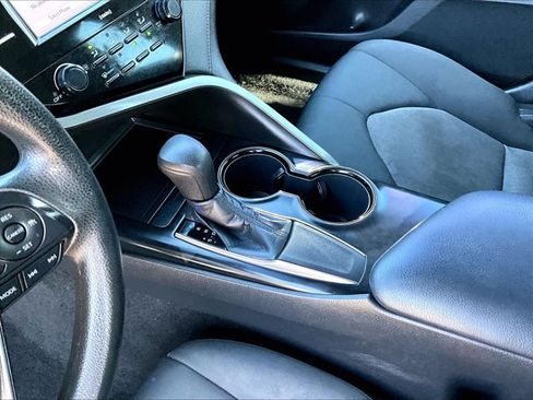 Used 2020 Toyota Camry LE FWD image 15