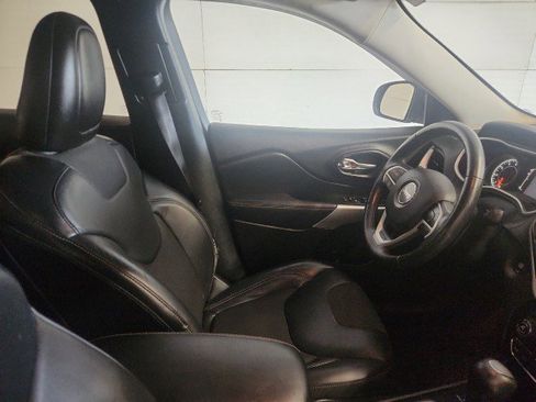 Used 2018 Jeep Cherokee Latitude Plus w/ Comfort/Convenience Group image 12