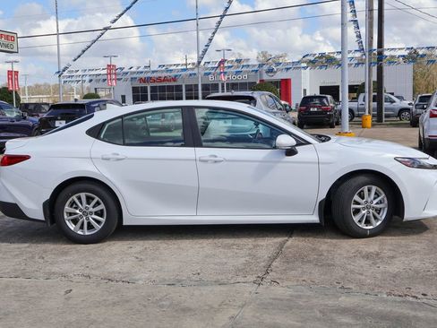 Used 2025 Toyota Camry LE w/ Convenience Package image 20