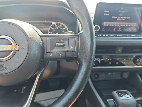 Used 2024 Nissan Rogue S FWD image 18