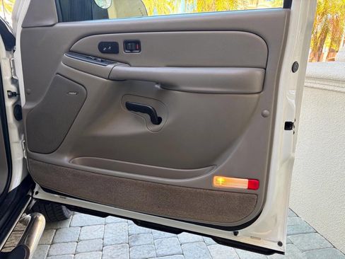 Used 2005 Chevrolet Avalanche 2500 w/ Preferred Equipment Group image 93