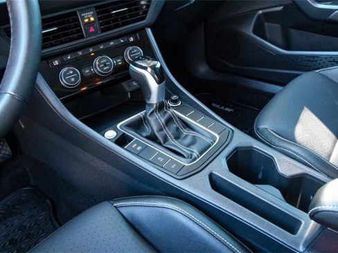 Used 2024 Volkswagen Jetta SE image 24