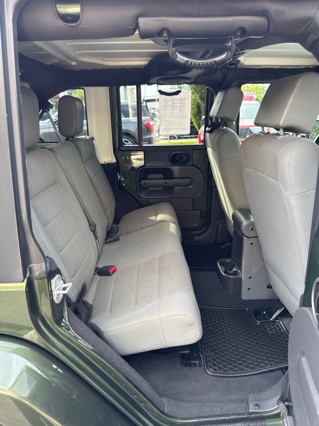 Used 2007 Jeep Wrangler Unlimited Sahara AWD/4WD image 16