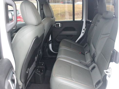 Used 2024 Jeep Gladiator Mojave image 35