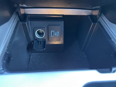 Used 2023 Ford Explorer XLT RWD image 21