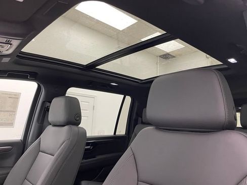 New 2026 Chevrolet Suburban Z71 w/ Comfort Package AWD/4WD image 7