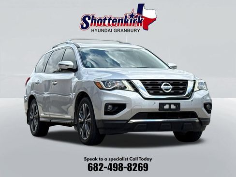 Used 2018 Nissan Pathfinder Platinum FWD image 3