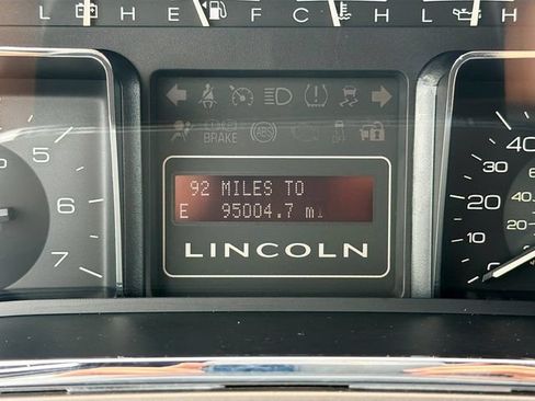 Used 2014 Lincoln Navigator 4WD image 12