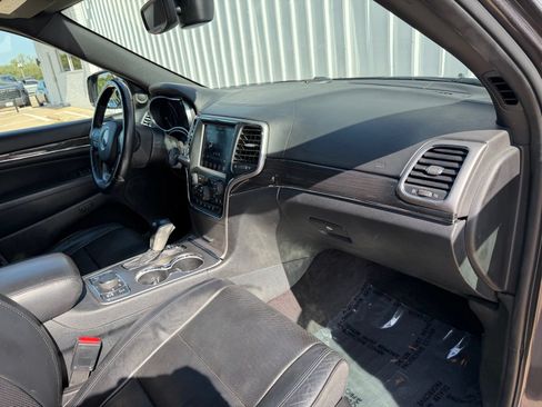 Used 2018 Jeep Grand Cherokee Overland AWD/4WD image 19