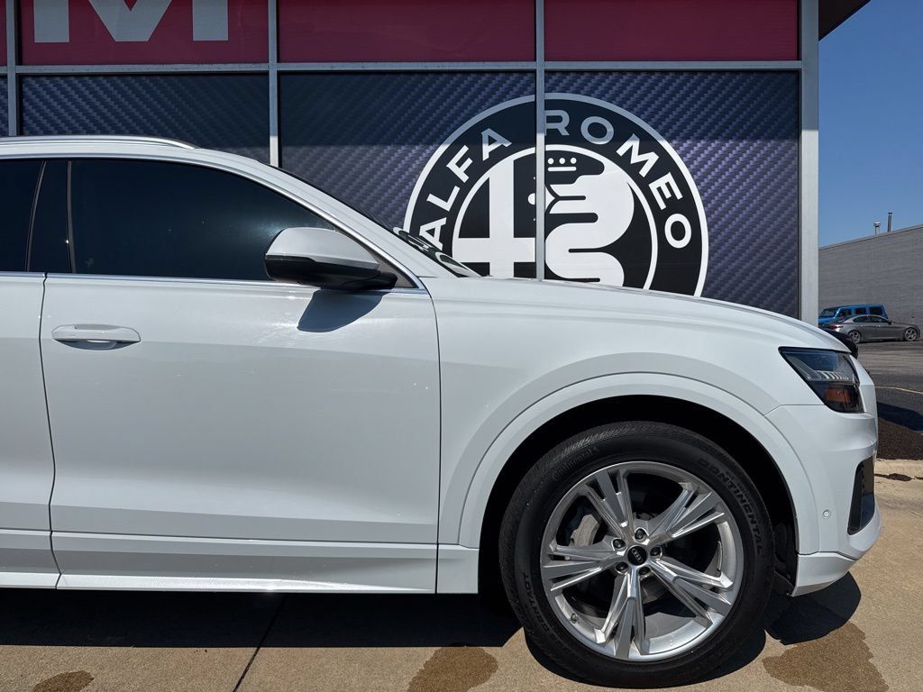 Used 2023 Audi Q8 Premium w/ Convenience Package AWD/4WD image 3
