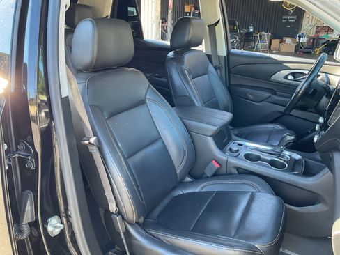 Used 2020 Chevrolet Traverse LT image 22