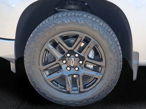 Used 2025 Chevrolet Silverado 1500 RST w/ Z71 Off-Road Package AWD/4WD image 8