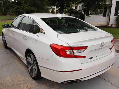 Used 2018 Honda Accord Touring image 7